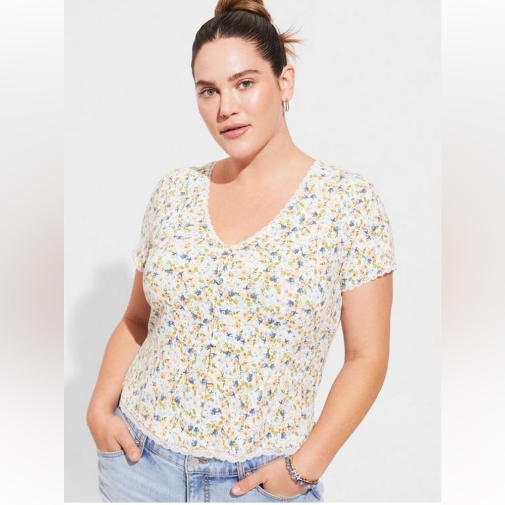 Torrid Fitted Supersoft Rib V-Neck Lace Trim Button Crop Tee Size 2X NWT